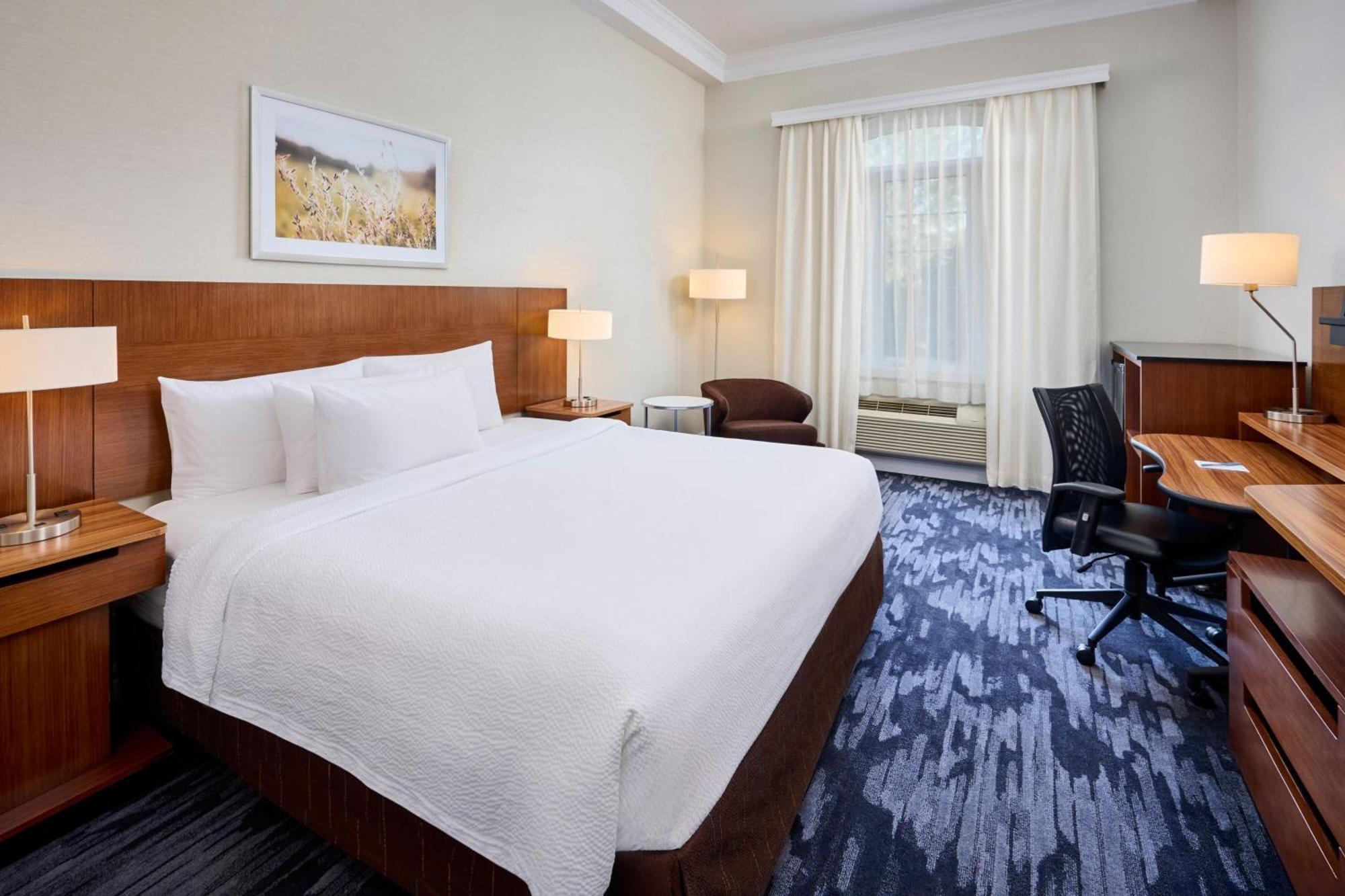Fairfield Inn & Suites By Marriott Ottawa Kanata מראה חיצוני תמונה