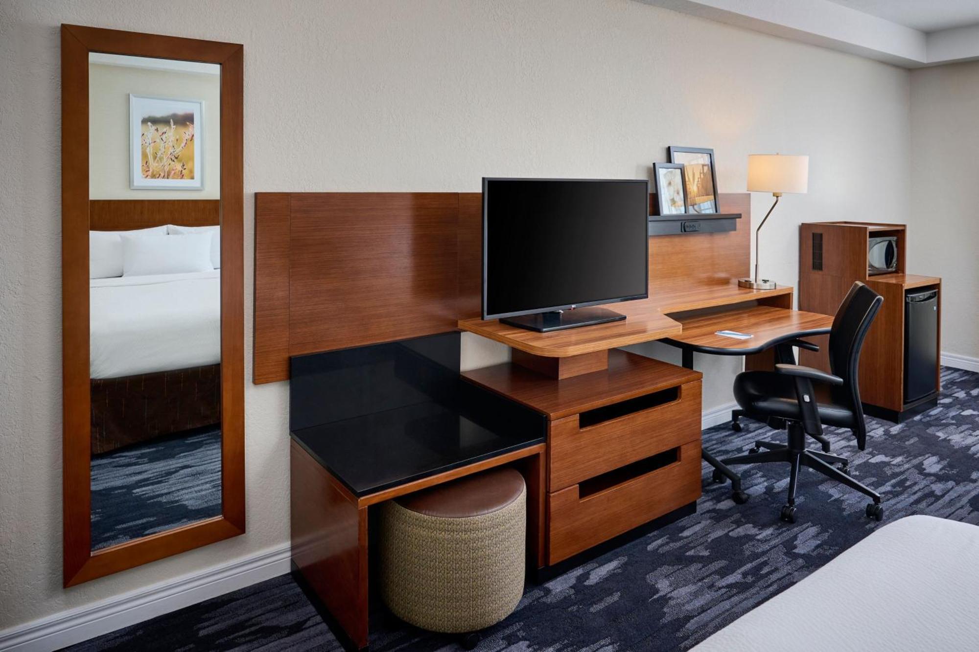Fairfield Inn & Suites By Marriott Ottawa Kanata מראה חיצוני תמונה