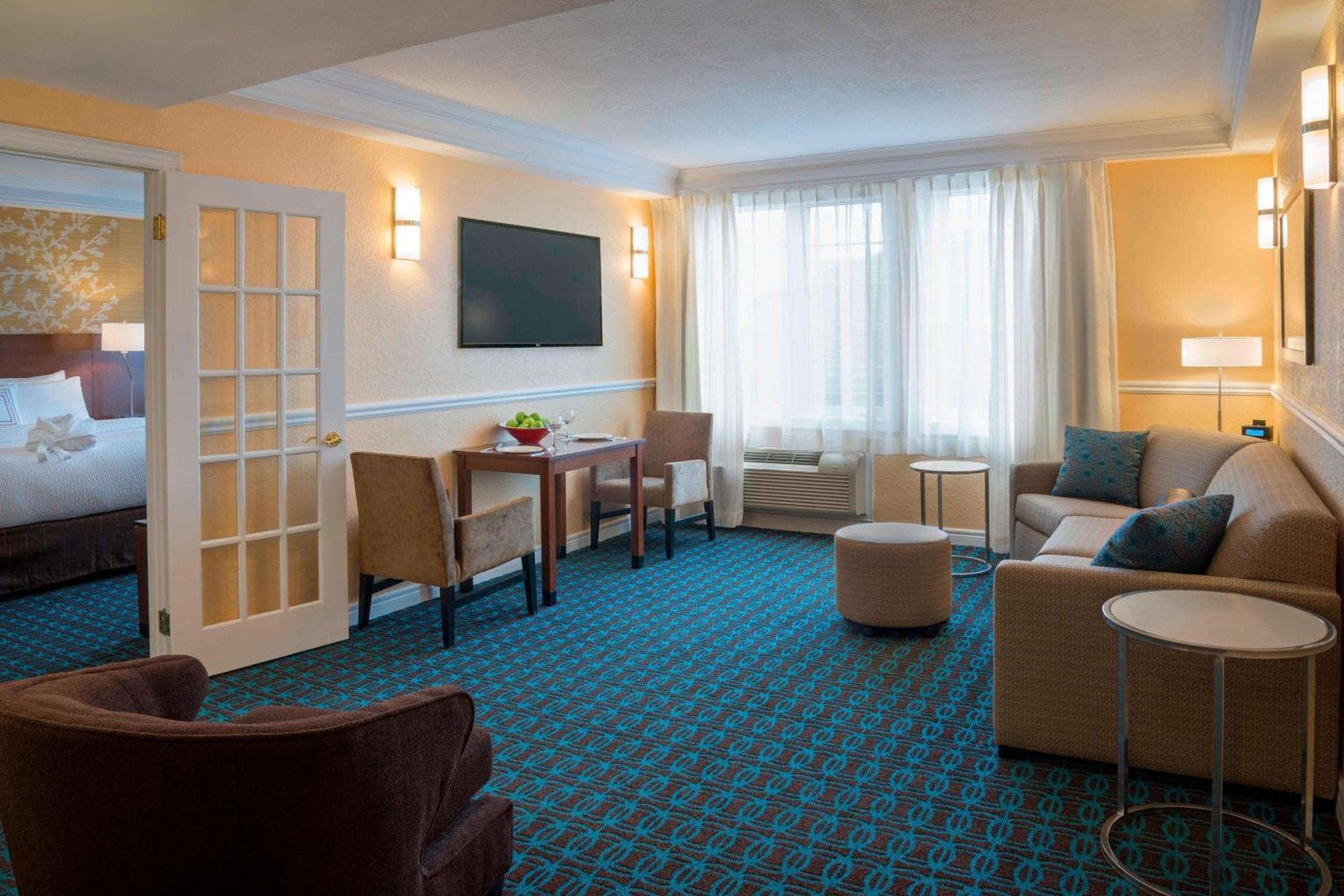 Fairfield Inn & Suites By Marriott Ottawa Kanata מראה חיצוני תמונה